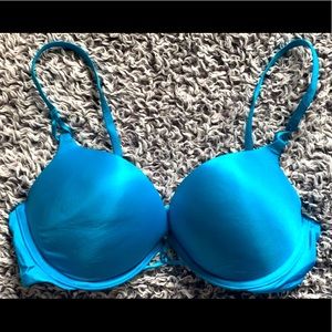 Victoria’s Secret (Padding Adds 2 cup sizes) 34C Miraculous Plunge (Blue)